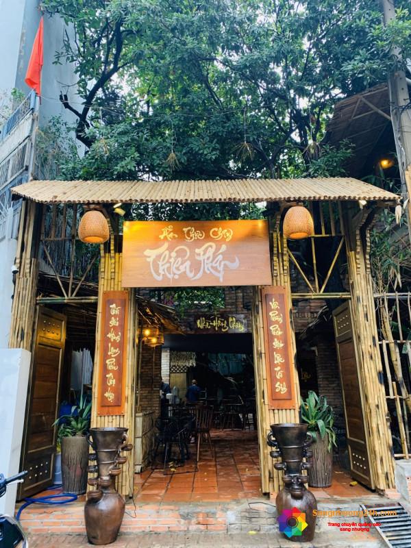 Sang nhanh quán cafe sân vườn kết hợp quán ăn chay nằm ở trung tâm quận Phú Nhuận.