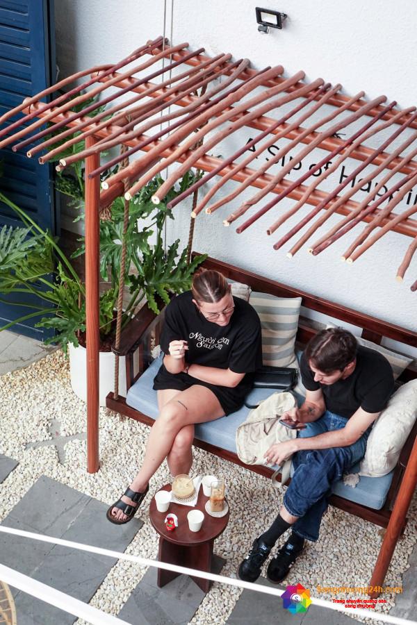 Sang quán cafe