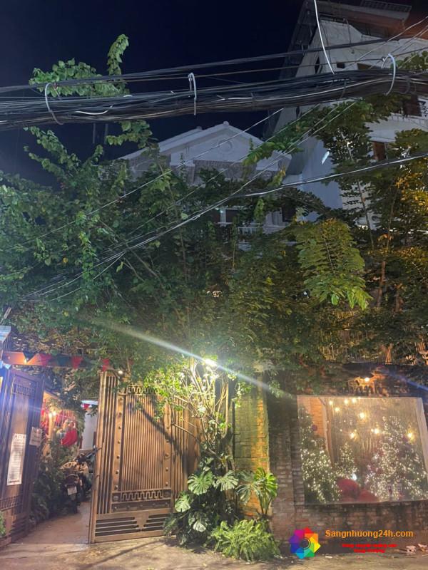 Sang Nhượng Quán Cà Phê Không Gian Trang Trí Giáng Sinh Ở Quận Phú Nhuận