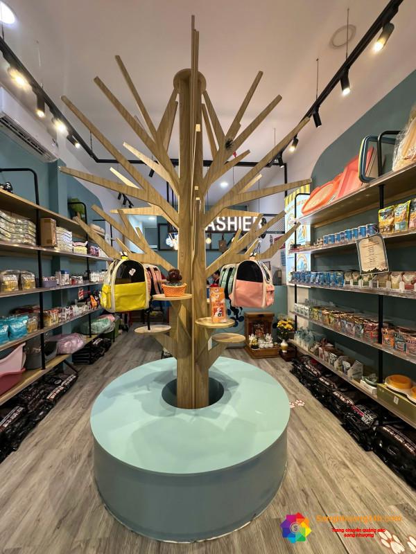 Sang cửa hàng thú nuôi