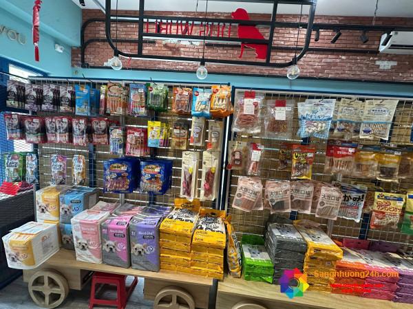 Sang cửa hàng thú nuôi