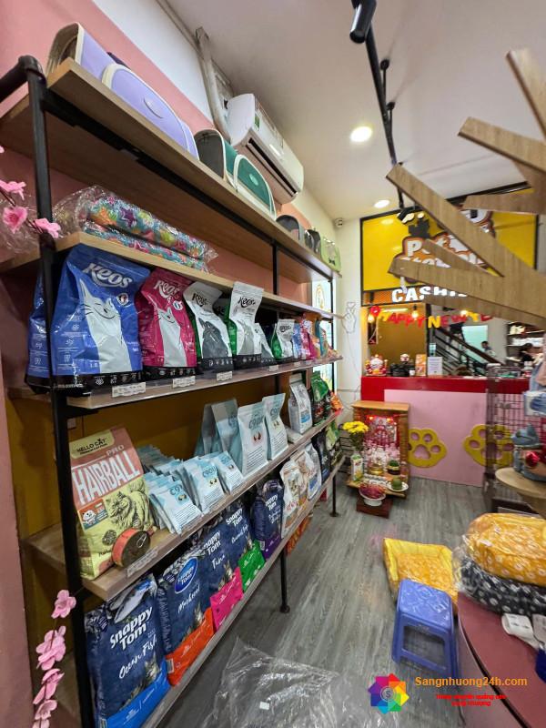 Sang cửa hàng thú nuôi