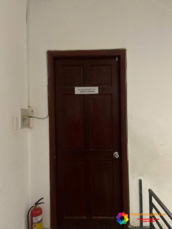 Sang cửa hàng thú nuôi