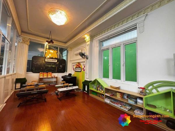Sang trường mầm non